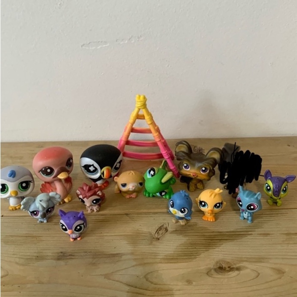 Lot of 6 big and 7 mini Littlest Pet Shop toys